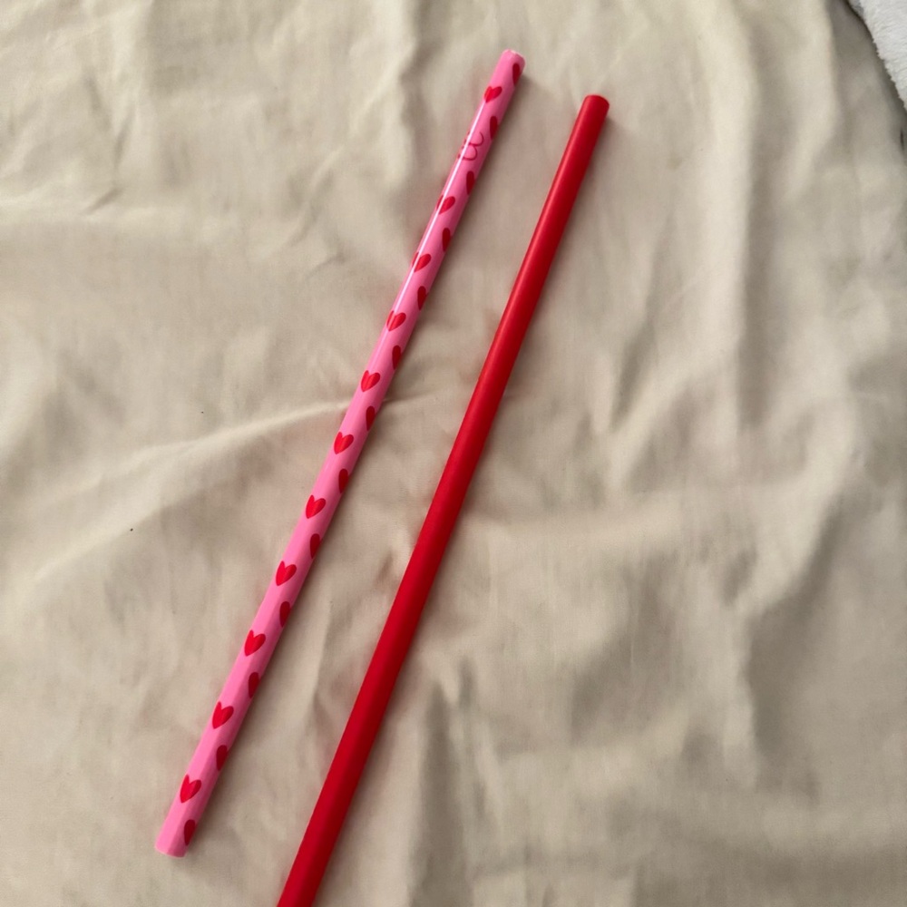 Charcharms set of 2 Heart Patterned Pink and Red 40oz Straws.